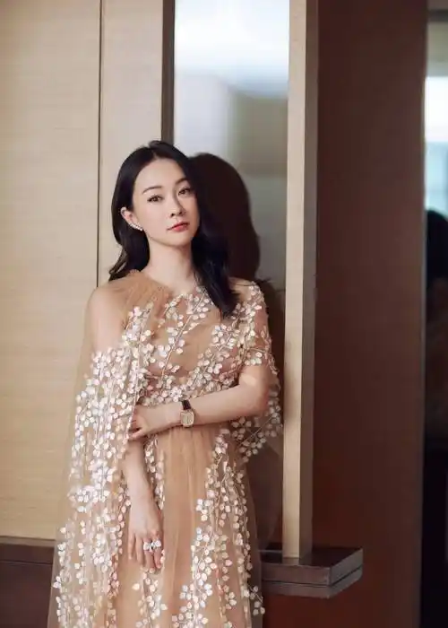 霍思燕三亚泳装秀:白皙肌肤诠释"人间极品",胖而不腻照样美翻_形象