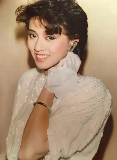 梅艳芳最后的日子:去日本见初恋,穿婚纱开演唱会,40岁去世