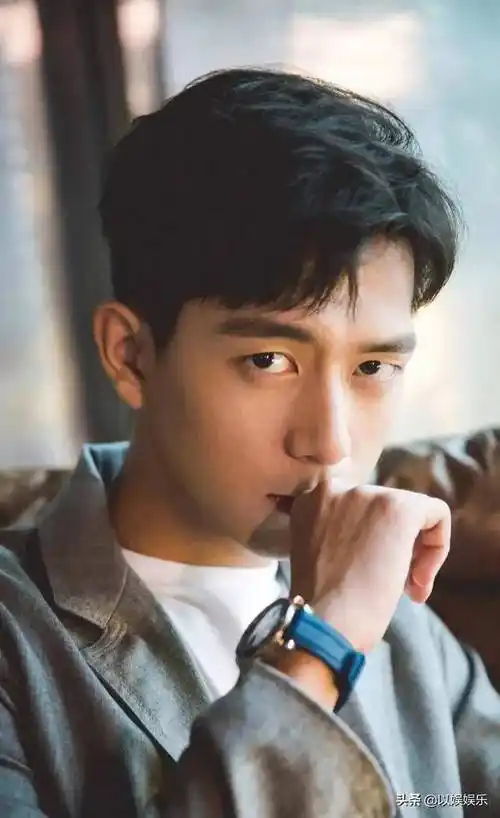 圈"绅士腿",白敬亭帅,陈伟霆搞笑,她让人感到惭愧_吴磊_李易峰_女生