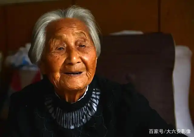 舒城:105岁长寿老人身体健康,心态乐观,勤劳善良