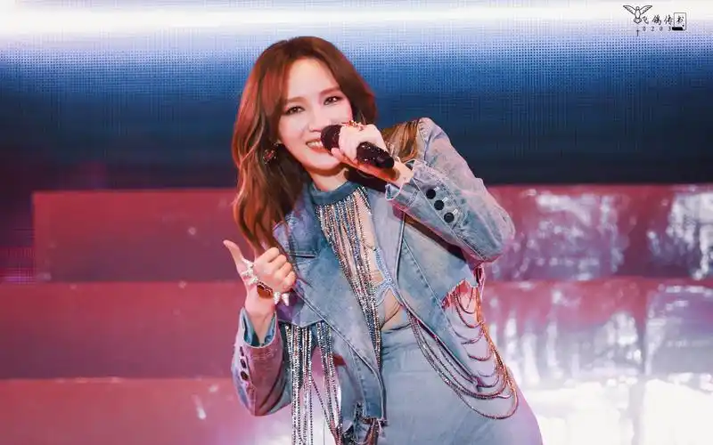 30 实力唱跳女歌手孟佳jia演唱会广州场直拍(中)相信我～错过会后悔