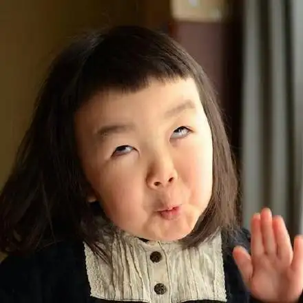 小萝莉可爱恶搞白眼gif动图_动态图_表情包下载_soogif