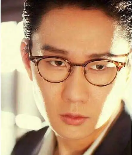 有没有人贴一张林俊杰无刘海的照片给我看看!