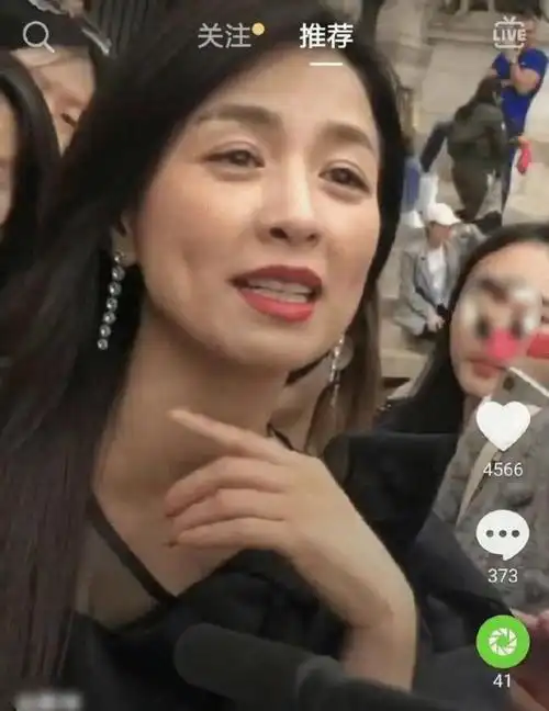 49岁张庭无美颜无滤镜下美丽好网友把老公硬生生熬成了奶奶