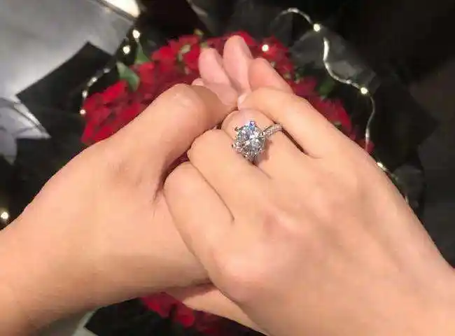 梁超个人资料梁超求婚何雯娜怎么回事梁超是谁个人资料求婚何雯娜现场