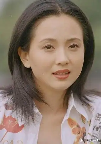 陶慧敏:嫁给初恋丈夫恩爱了几十年,女儿比她还要漂亮