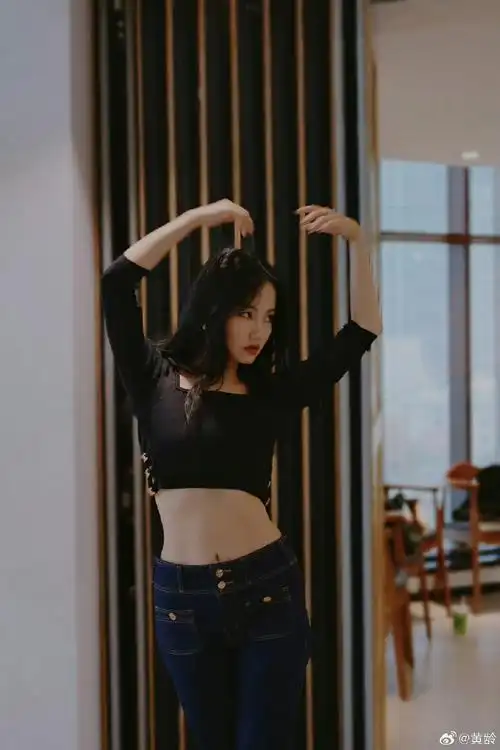 可都是年代感满满的物件了,看黄龄发的宿舍照这条件也有种梦回的感觉