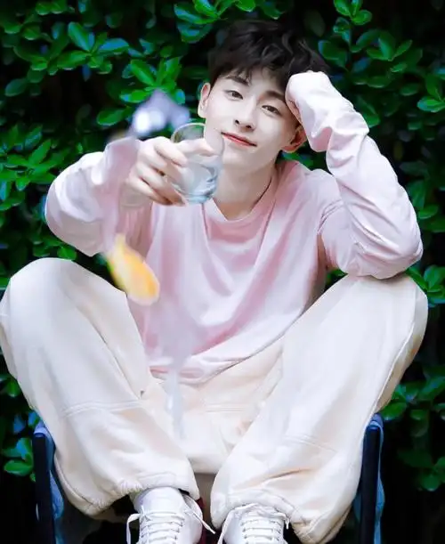 邓伦/真是长在"灯芯"们心尖尖上的男孩