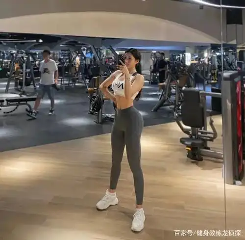 刘太阳130斤的身材,让好多女生都羡慕,每天3个动作,胸型更好看