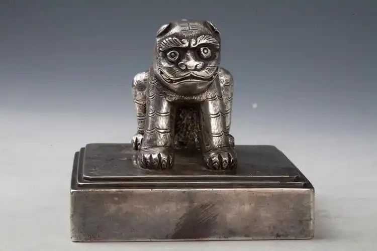 提督湖北总兵官印银印(正面).(天津博物馆供图)