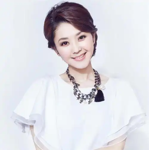 回顾主持人方琼:嫁副台长,为闪婚大丈夫生儿子,活成人生赢家