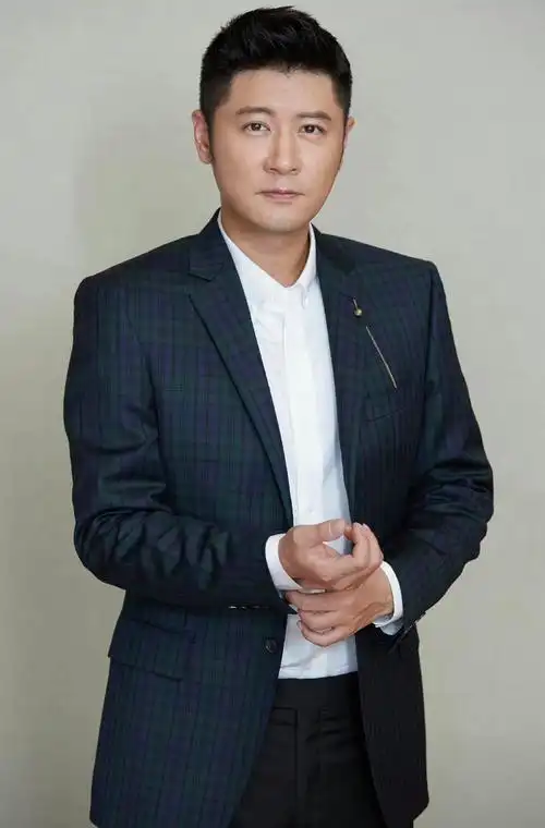 任重的现任妻子是谁(任重的家世及情史介绍)