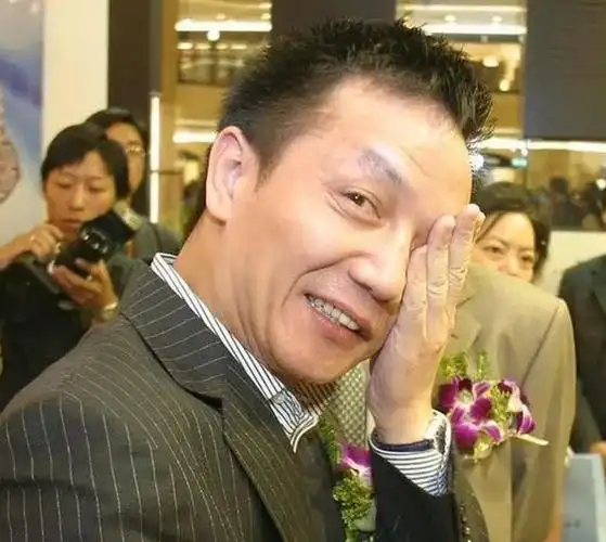 富豪周正毅:入狱后嫌监狱太热,给牢房装空调,服刑16年赚30亿