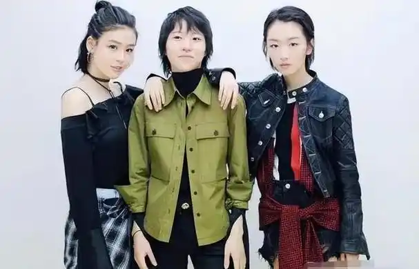 周冬雨电影"四连扑"?我只关心她和窦靖童到底有没有在一起过!