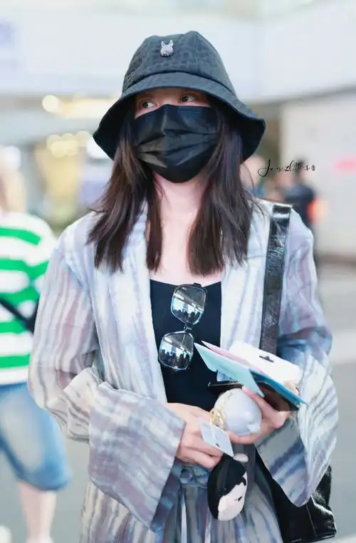 学穿搭##明星同款##辛芷蕾##辛芷蕾同款##辛芷蕾私服##明星机场私服