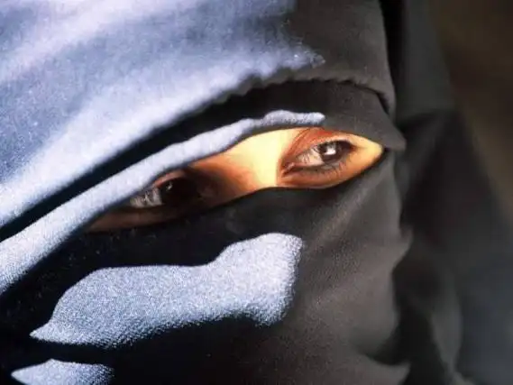 心理测试:4个蒙面人,哪个是男人?测你嫁不到好人的概率有多高