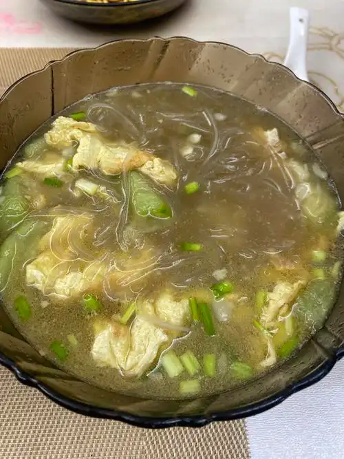 9758_byu9做的丝瓜鸡蛋粉丝汤