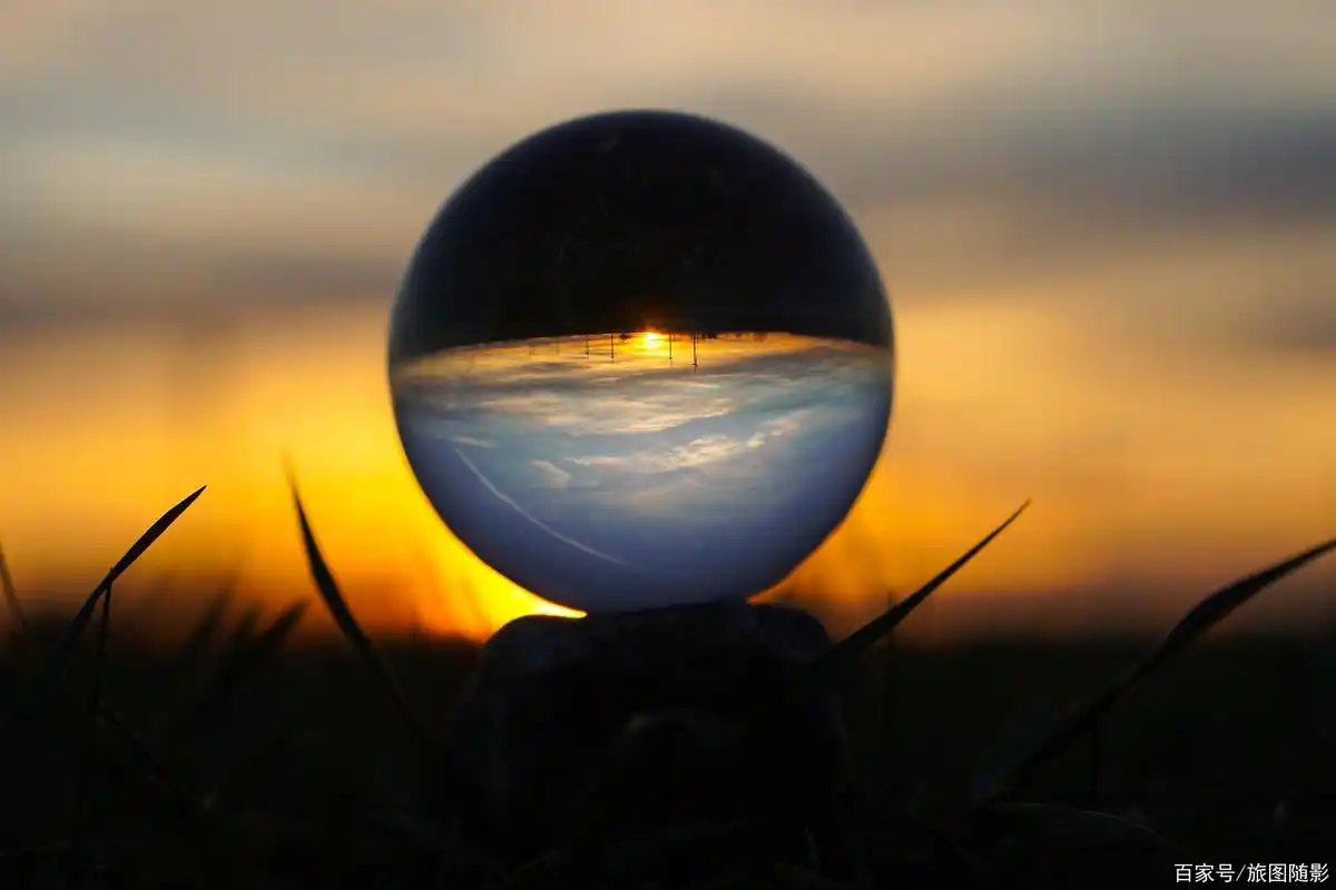 摄影美图分享——玻璃球里的另一个世界