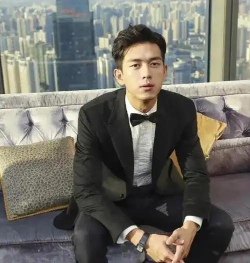 李现因为霸总韩商言成为众多人心目中的现男友,梦中情人,爆火后的李现