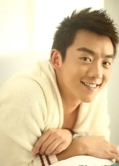 "小文章"郑恺《爱的秘笈》热拍