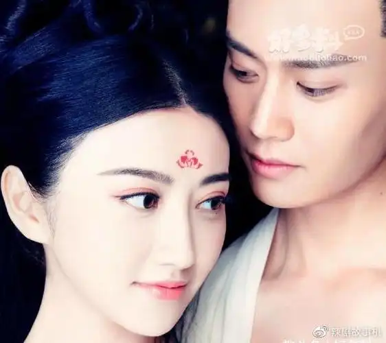 景甜和任嘉伦是什么关系呢,剧中亲密的两人私下并无互动