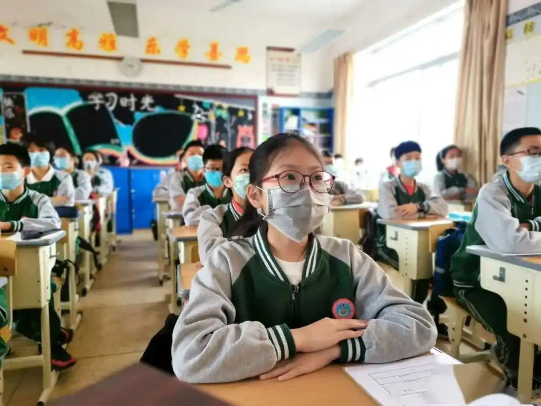 坐在教室上课的感觉真好!乐清市第二批学生顺利返校上课_防疫