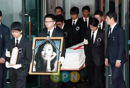 韩国女星张真英遗体告别仪式4日庄严举行图