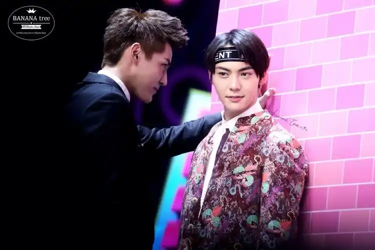 主题:【圈地自萌】假发和焗油 一起到白头[910]收藏该贴已收藏