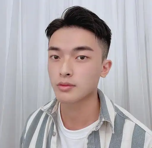 二,两边铲短 港风三七分