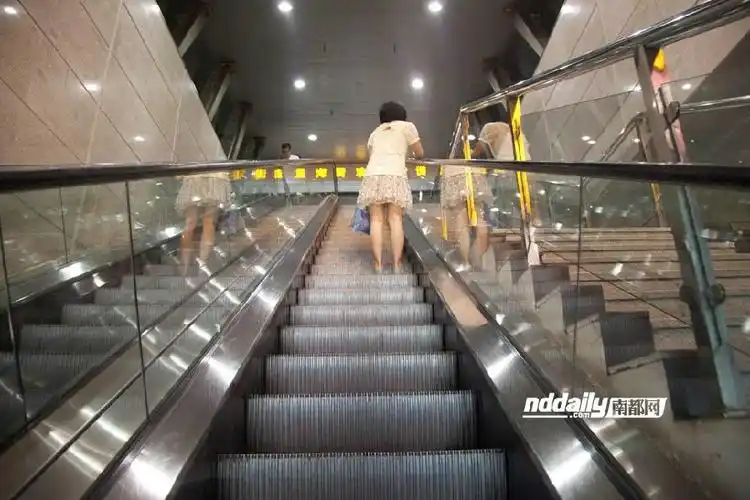 深圳公共场所女性"走光"黑点调查