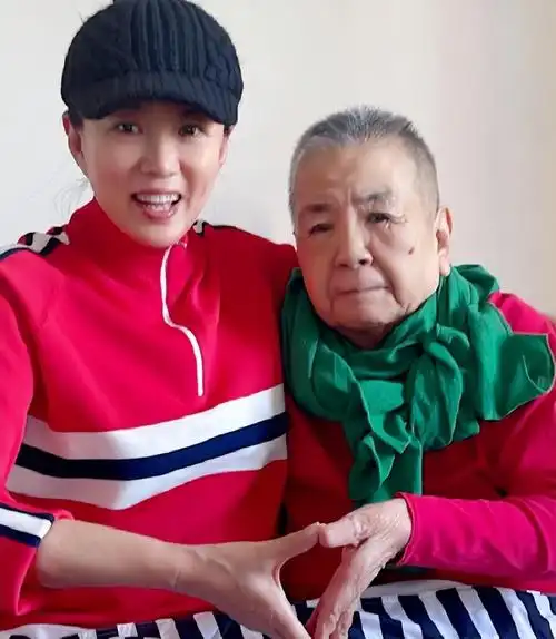 回顾演员马丽低调演戏33年嫁圈外丈夫生一子57岁风韵犹存