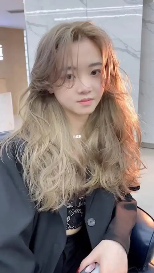 超显白奶茶灰金色