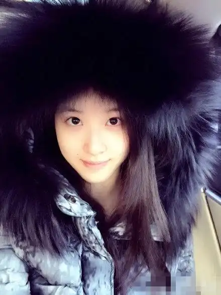 奶茶妹妹变"狮子头" 晒自拍照白嫩显清秀