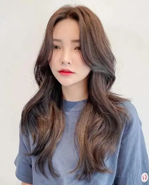 女生自然卷适合什么发型?