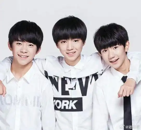 tfboys合照越来越熟了##tfboys搂着搂着就长大了