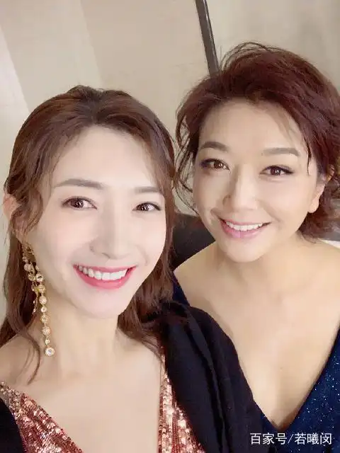 江疏影晒出和江珊合影大方回应见到了我传说中的妈妈