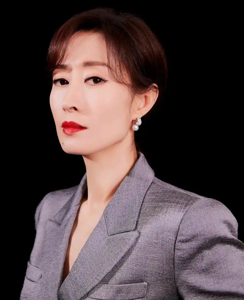 端庄大气的刘敏涛