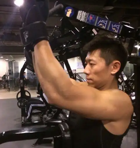 夏雨的肌肉轮廓线条不错体脂率低一点更好看