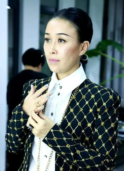 那英,作为中国乐坛的一颗明星,最近在音乐盛典和公益领域都有了非常