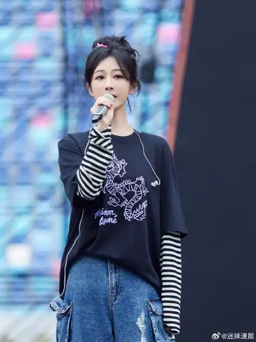 杨紫湖南跨年晚会彩排照