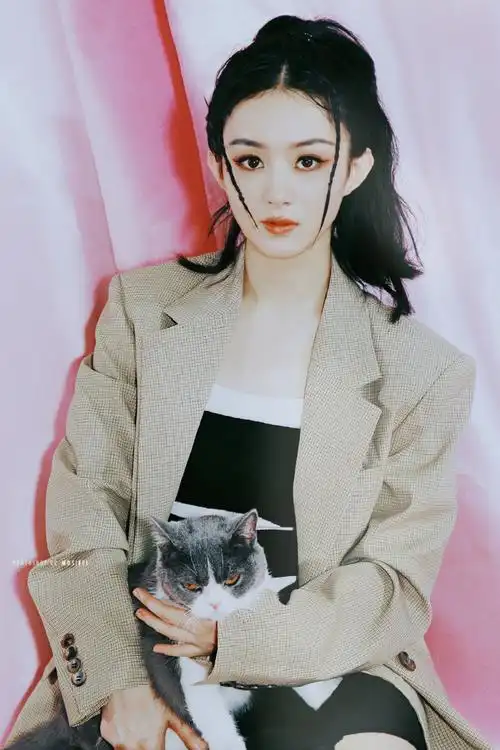 赵丽颖千禧氛围感拿捏了##赵丽颖千禧风造型花絮