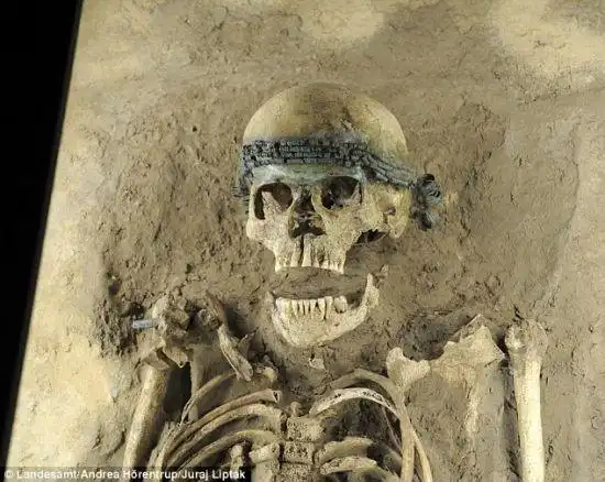 这个青铜时代中期的女人