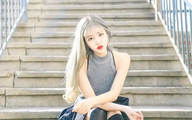 韩国美女时尚性感户外写真桌面壁纸