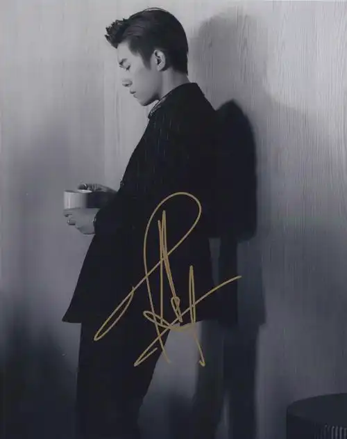 tfboys易烊千玺jackson亲笔签名照片裱框20寸不易文化