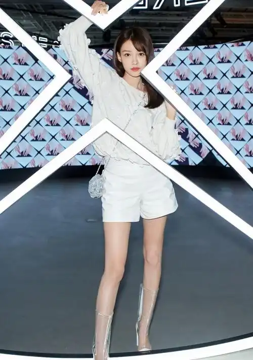 孙怡大长腿惊艳美照,灵动优雅,楚楚动人!_高清图集_新浪网