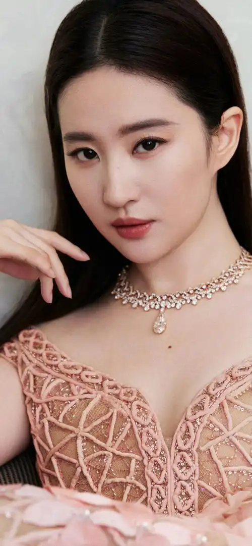 明星壁纸#流光溢彩|婉约动人|女艺人壁纸唐嫣|刘亦菲|吴谨言