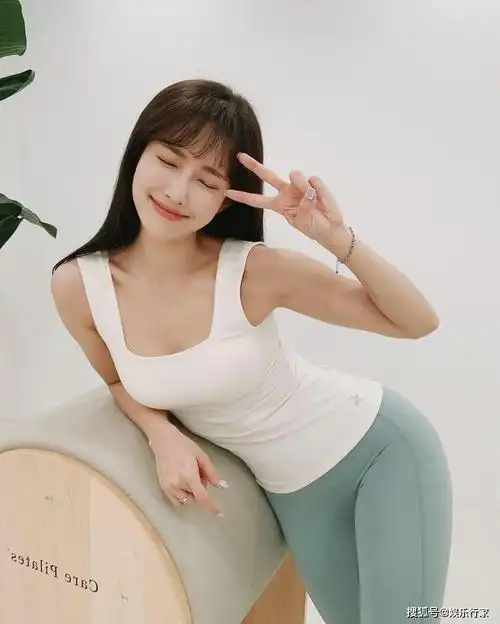 第三十期-马甲线女神babebani,完美身材,六块腹肌!_手机搜狐网