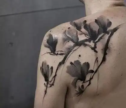 中国风水墨画风格的后肩纹身图案2