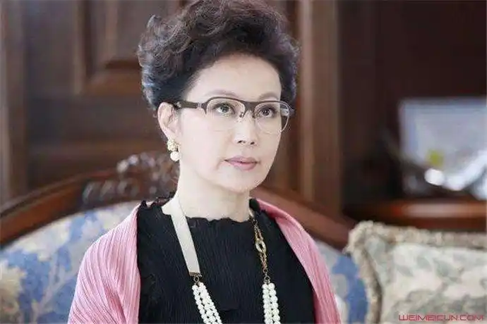 都知道邬倩倩是尤小刚的妻子,但是在此之前尤小刚已经有过一个老婆了