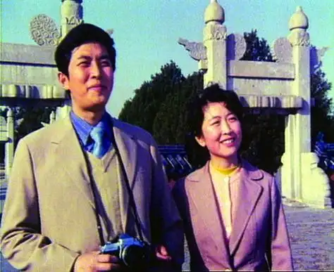 携手同游天坛 唐国强与前妻孙涛旧作曝光(组图)